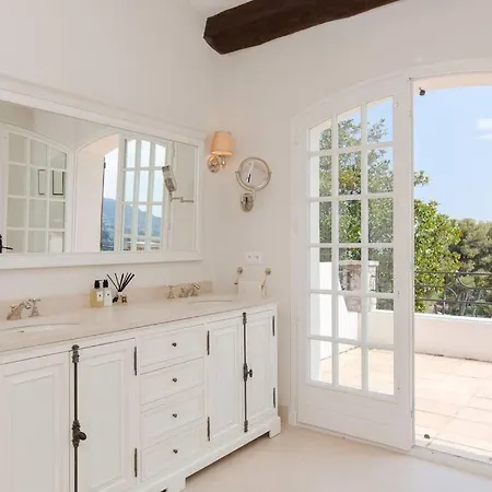 Villa Luxury 5 Bedroom, 4 Bathroom In Antibes